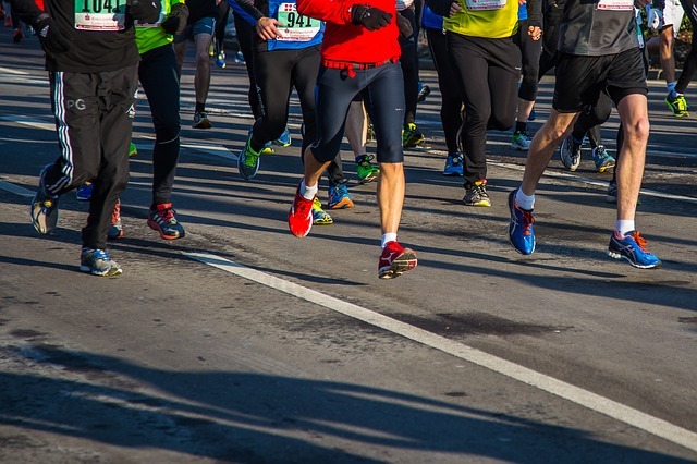 Photo of many feet running in a race, in an article on the Church of Christ Santa Clara website.